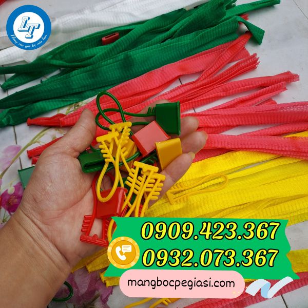 Túi lưới nhựa đựng hành tỏi có móc treo Túi lưới nhựa đựng hành tỏi có móc treo