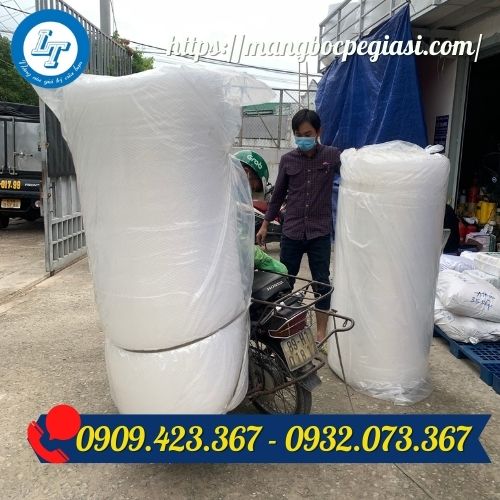 Cuộn xốp giao hàng xe máy Cuộn xốp giao hàng xe máy