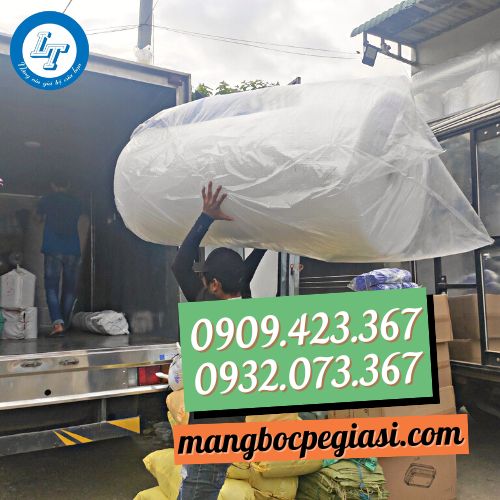 Giao cuộn xốp nổ cho khách Giao cuộn xốp nổ cho khách