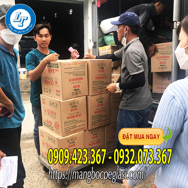 Giao 20 thùng màng bọc thực phẩm cho khách Giao 20 thùng màng bọc thực phẩm cho khách