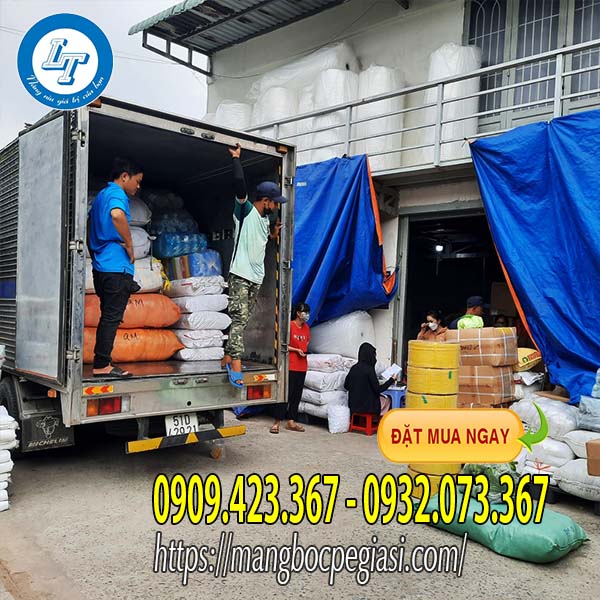 Giao hàng cuộn ép ly cho khách Giao hàng cuộn ép ly cho khách