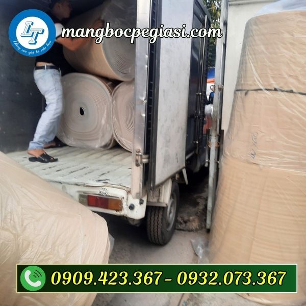 Xốp cách nhiệt opp có keo dán Xốp cách nhiệt opp có keo dán