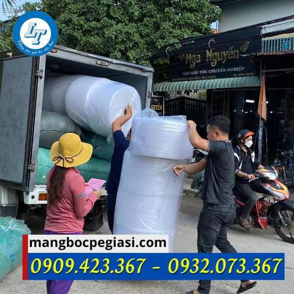 Giao xốp pe foam cho khách Giao xốp pe foam cho khách