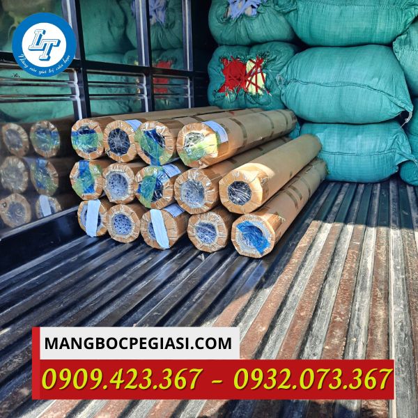 Giao màng bảo vệ cho khách