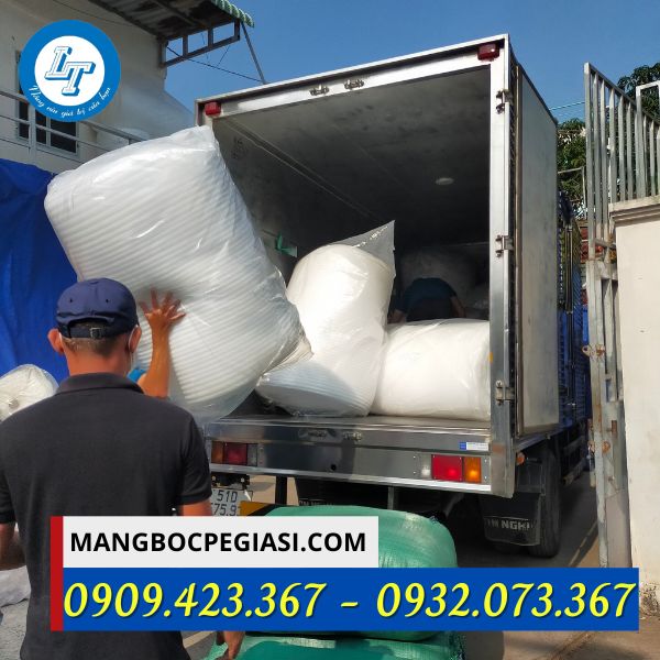 Giao xốp foam bọc hàng Giao xốp foam bọc hàng