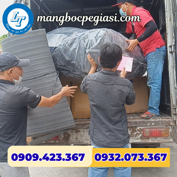 Giao hàng xốp foam cho khách Giao hàng xốp foam cho khách