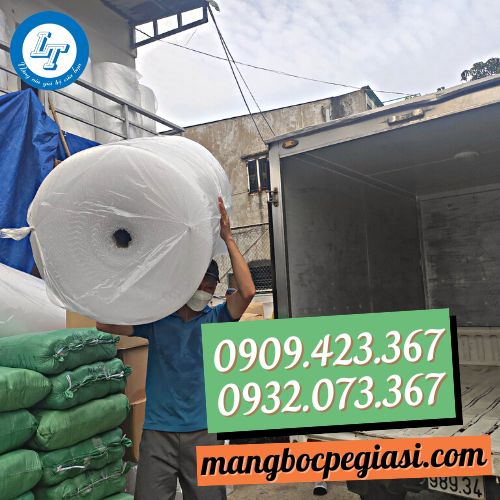 Giao cuộn xốp nổ cho khách Giao cuộn xốp nổ cho khách