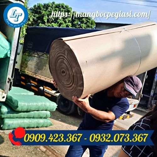 Giấy cuộn carton lên hàng giao cho khách Giấy cuộn carton lên hàng giao cho khách