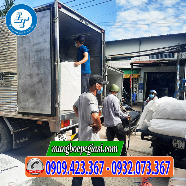 Lên hàng cho khách sỉ tại kho Lê Thanh Lên hàng cho khách sỉ