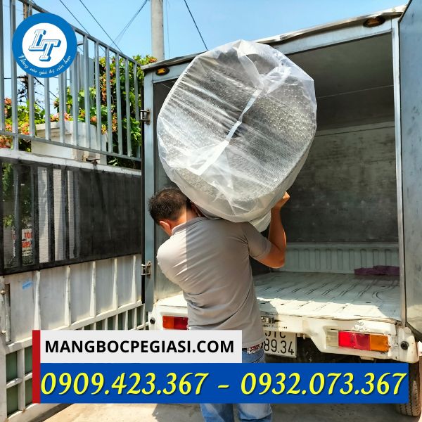 Giao túi khí p2 cho khách Giao túi khí p2 cho khách