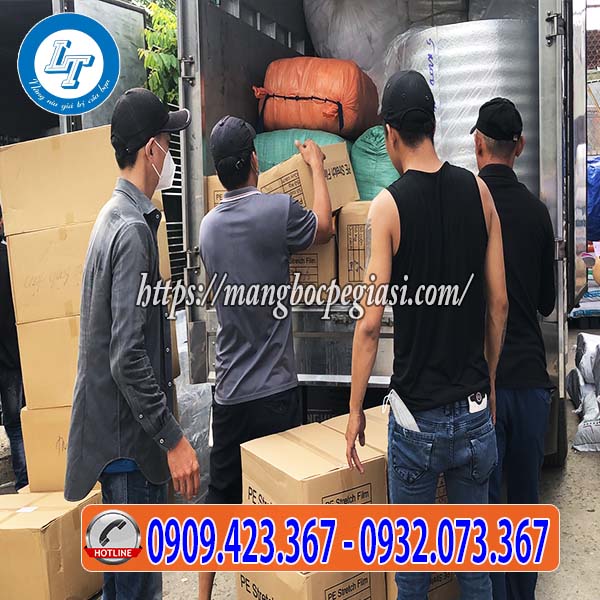 Lên hàng màng PE Lên hàng màng PE