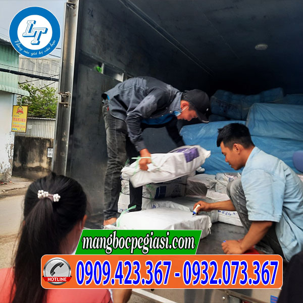 Lên hàng nhanh chóng tại kho Lê Thanh Lên hàng nhanh chóng tại kho Lê Thanh