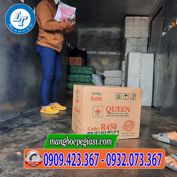 Màng bọc thực phẩm 30cm x 400m giao hàng nhanh Màng bọc thực phẩm 30cm x 400m giao hàng nhanh