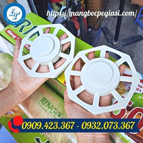 Màng bọc thực phẩm 45cmx450m kèm dao cắt và 2 giá đỡ Màng bọc thực phẩm 45cmx450m kèm dao cắt và 2 giá đỡ