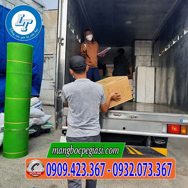 Màng bọc thực phẩm cuộn nhỏ giao hàng Màng bọc thực phẩm cuộn nhỏ giao hàng