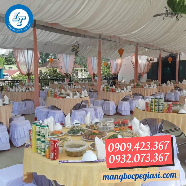 Màng bọc thực phẩm tại bữa tiệc