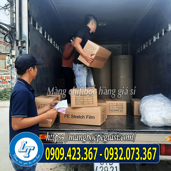 Giao màng chít pe cho khách Giao màng chít pe cho khách