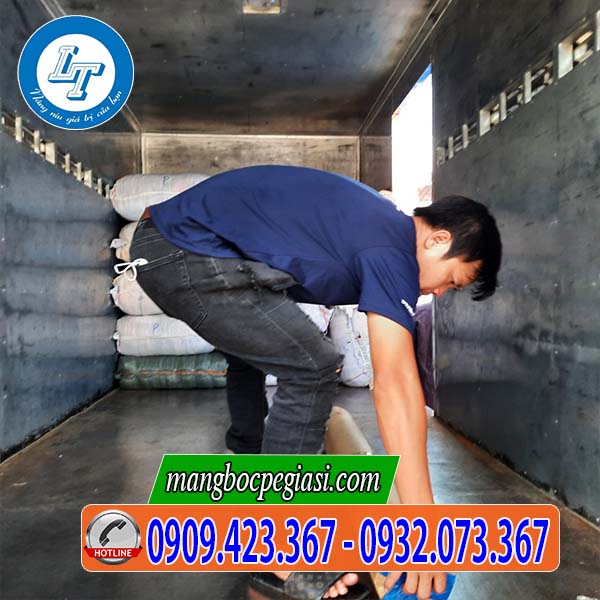 Màng chống trầy trắng đen giao hàng Màng chống trầy trắng đen giao hàng