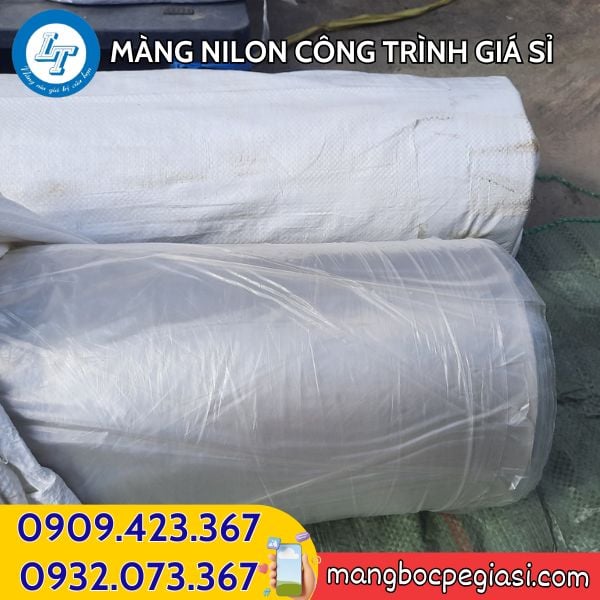 Màng phủ công trình màu trắng 3 zem Màng phủ công trình