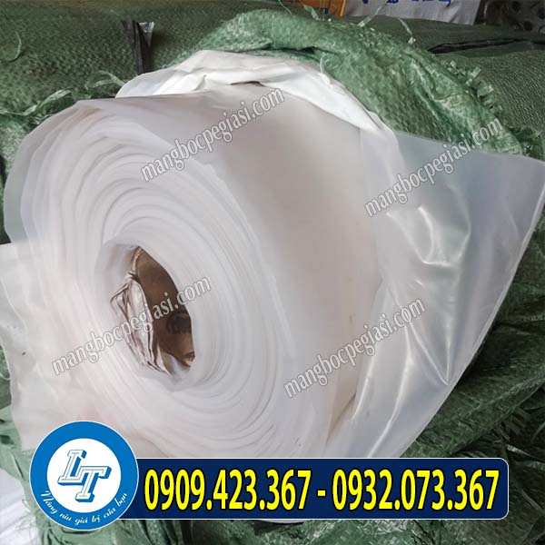 Màng nilon lót sàn bê tông màu trắng 14 zem Màng nilon lót sàn bê tông màu trắng 14 zem