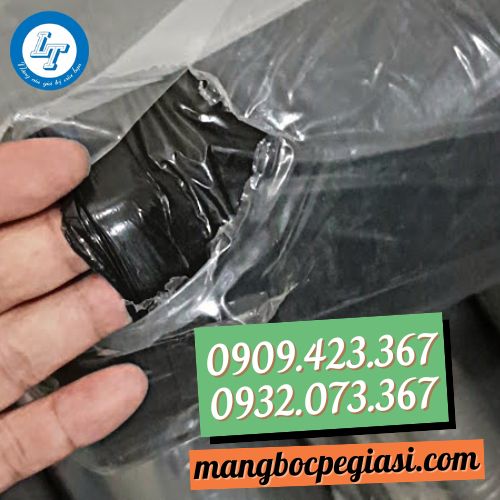 Màng nilon màu đen lót sàn đổ bê tông Màng nilon màu đen lót sàn đổ bê tông