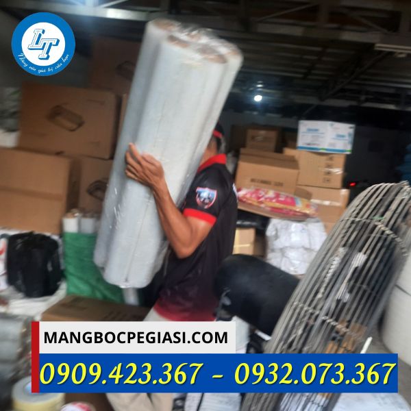 Nhập kho màng pe cho đại lý