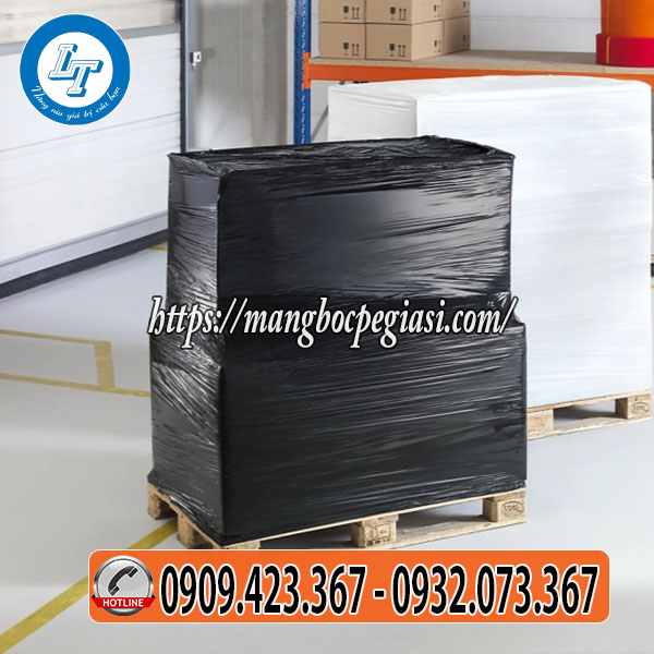 Màng pe đen bọc hàng hóa tại xưởng Màng pe đen bọc hàng hóa tại xưởng