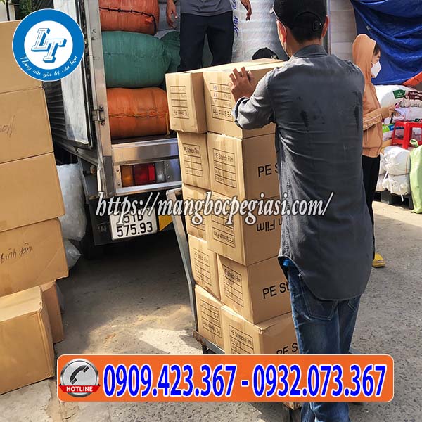 Màng PE màu đỏ 50cm giao hàng nhanh Màng PE màu đỏ 50cm giao hàng nhanh