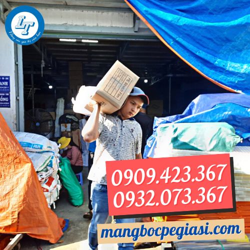 Công ty Lê Thanh lên màng pe giao khách Công ty Lê Thanh lên màng pe giao khách