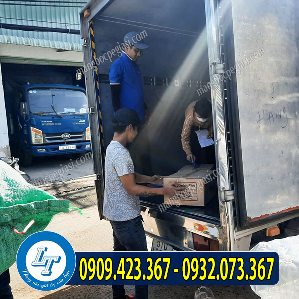 Màng pe quấn máy giao hàng miễn phí Màng pe quấn máy giao hàng miễn phí