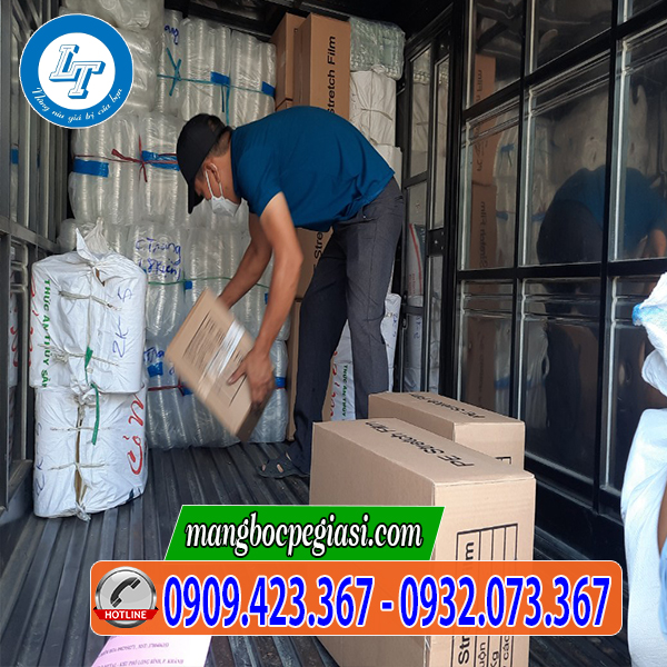 Màng pe quấn pallet miễn phí giao hàng TPHCM Màng pe quấn pallet miễn phí giao hàng TPHCM