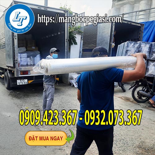 Màng PE trắng 1m giao hàng Màng PE trắng 1m giao hàng