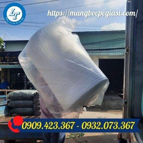 Màng xốp pe foam lên hàng Màng xốp pe foam lên hàng