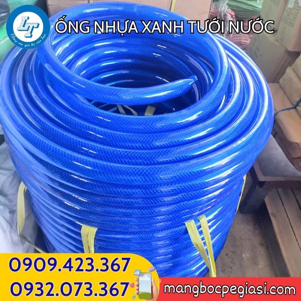 Ống nhựa xanh tưới nước