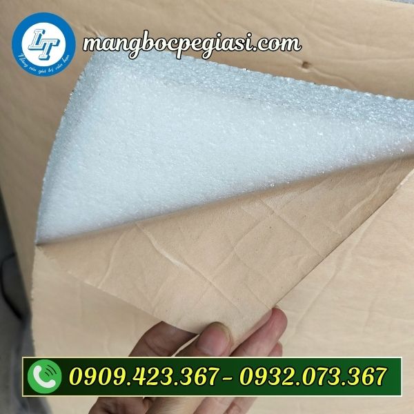 Cuộn xốp cách nhiệt 1 mặt bạc, 1 mặt keo Cuộn xốp cách nhiệt 1 mặt bạc, 1 mặt keo