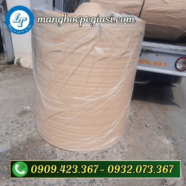 Cuộn xốp cách nhiệt 1 mặt bạc, 1 mặt keo