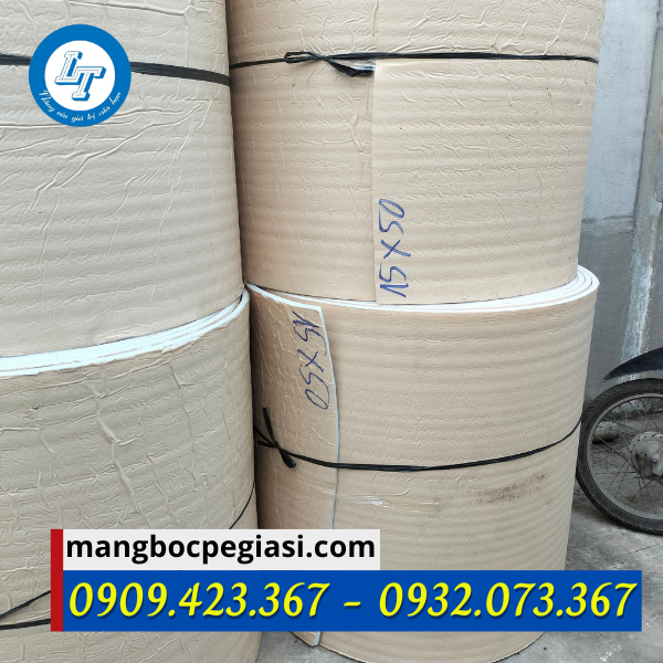 Xốp cách nhiệt có keo dán Xốp cách nhiệt có keo dán