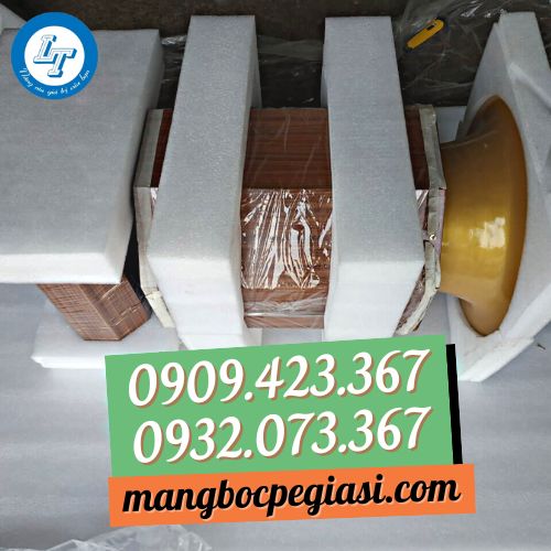 Xốp foam bọc bàn ghế khi vận chuyển Xốp foam bọc bàn ghế khi vận chuyển