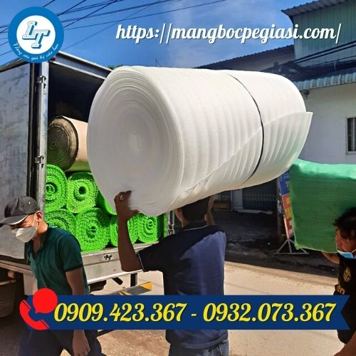 Cuộn xốp foam giao hàng cho khách Cuộn xốp foam giao hàng cho khách
