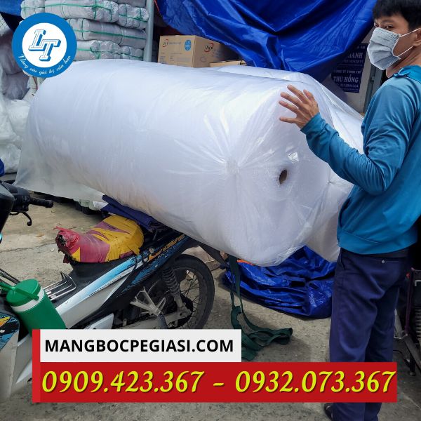 Xốp nổ chống sốc giao hàng cho khách