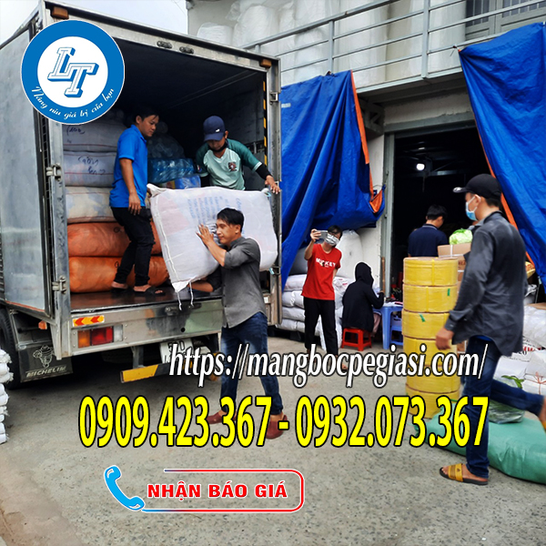 Xuất hàng hóa tại kho Lê Thanh Xuất hàng hóa tại kho Lê Thanh