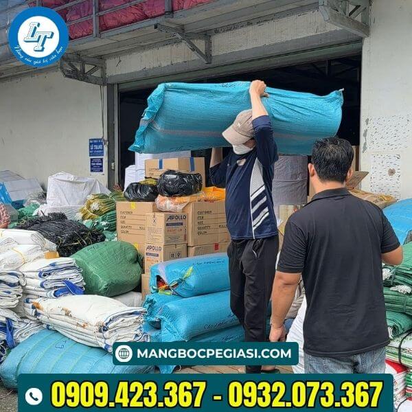 Giao hàng chậu nhựa cho khách Giao hàng chậu nhựa cho khách