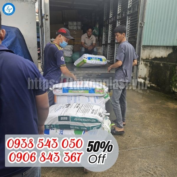 Lên túi zip viền đỏ cho khách sỉ
