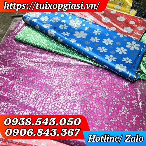 Giấy kiếng gói quà có nhiều màu sắc khác nhau
