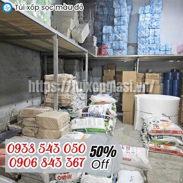 1 góc kho hàng túi xốp sọc đỏ