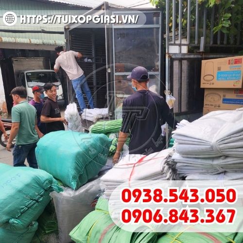 Lên hàng bao gạo 5kg cho khách HCM