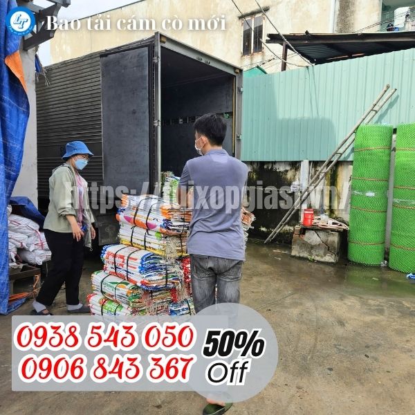Bao tải cám cò mới lên hàng cho khách