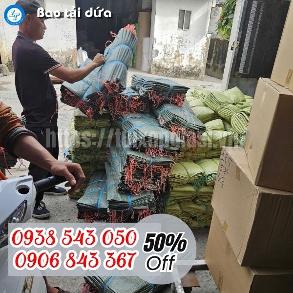 Lên hàng bao tải dứa cho khách sỉ