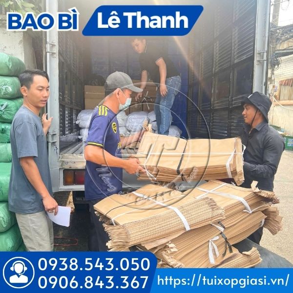 Lên hàng bao tải giấy cho khách sỉ