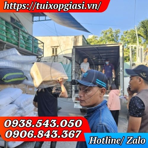 Lên hàng giấy lót xửng hấp bánh bao cho khách